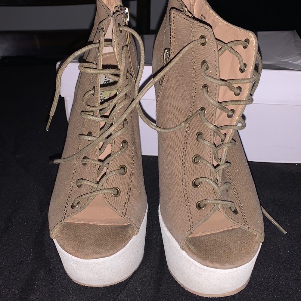 Steve Madden Wedge. Size 7 1/2